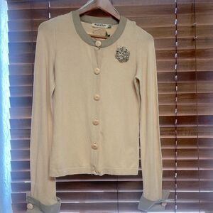 Twelve by Twelve Los Angeles Cream Cardigan Sweater | Size M with Metallic Pin